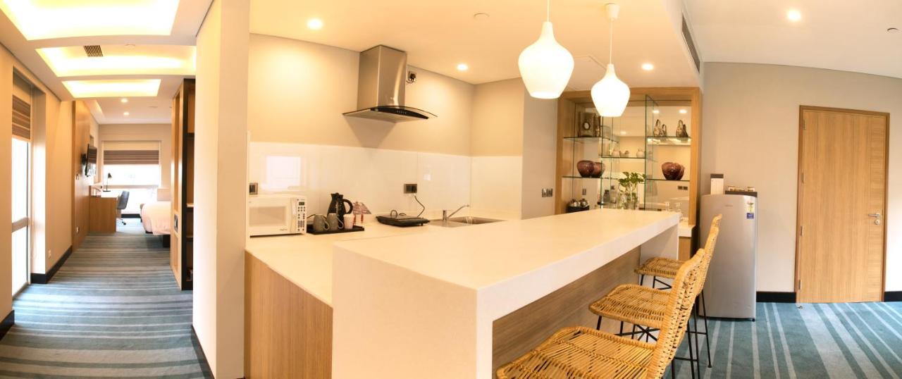 Aloft New Delhi Aerocity Eksteriør bilde A modern kitchen