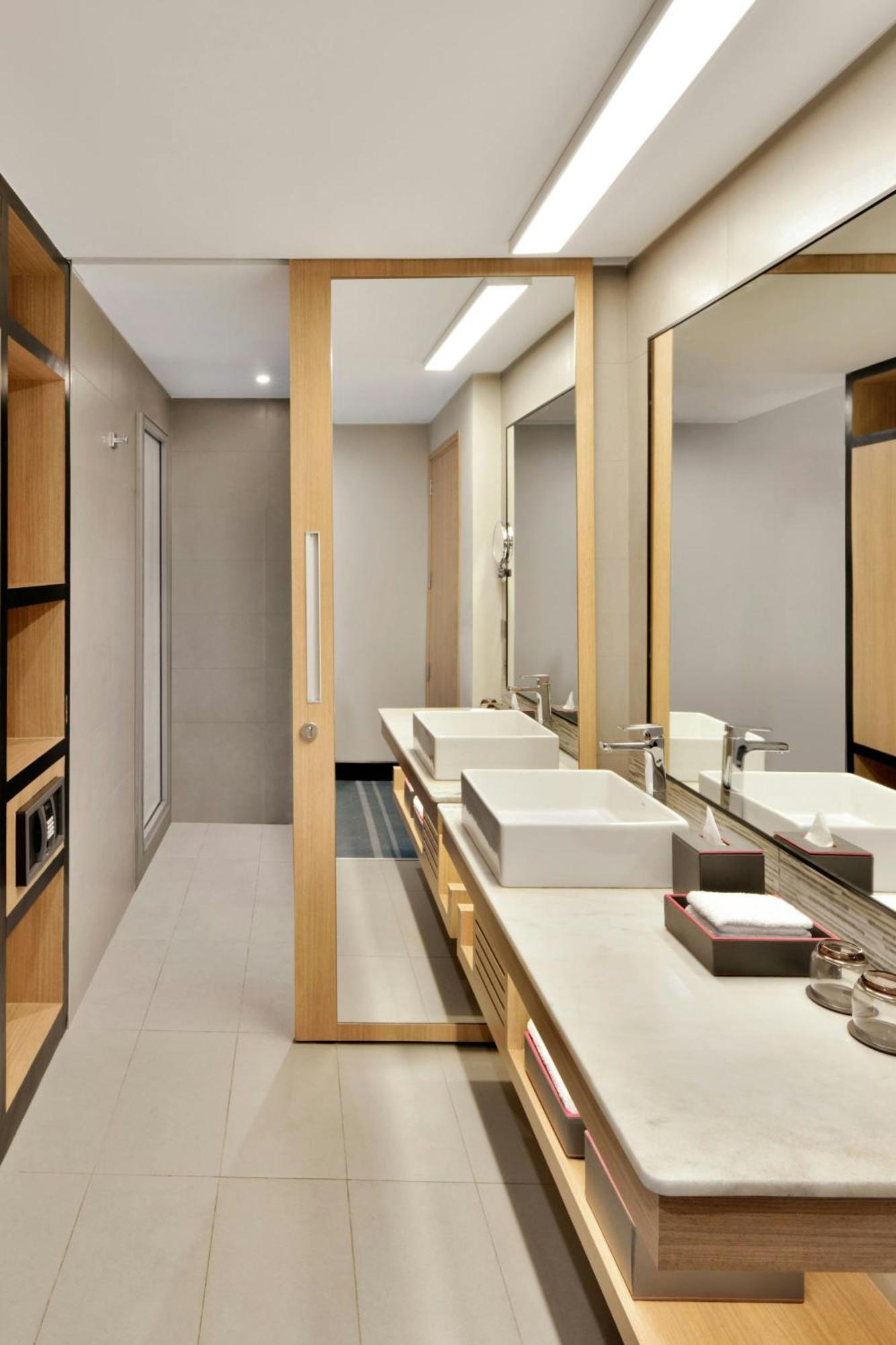 Aloft New Delhi Aerocity Eksteriør bilde Bathroom