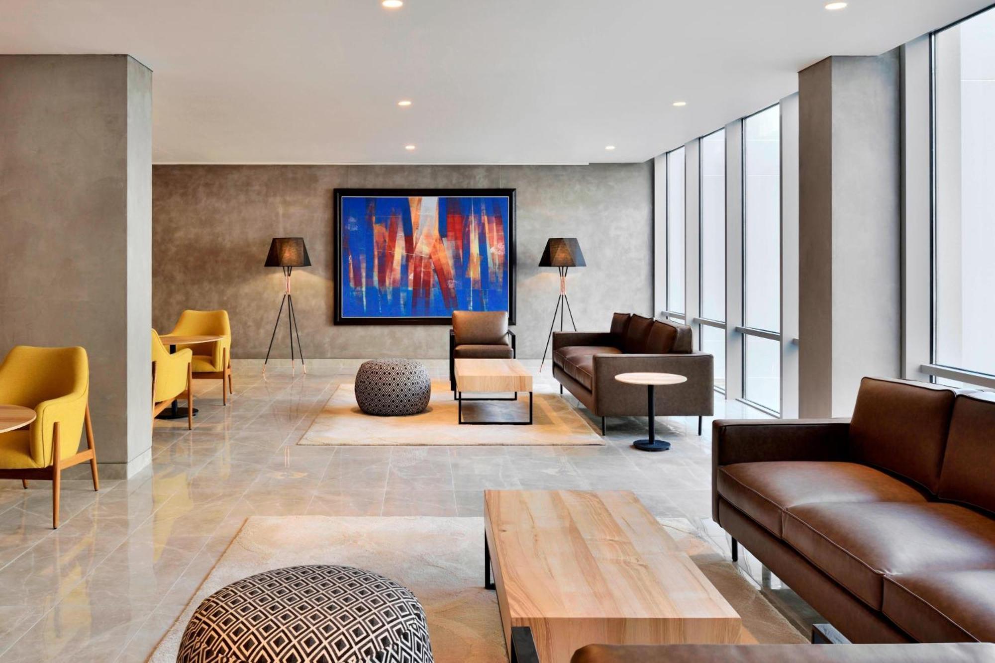 Aloft New Delhi Aerocity Eksteriør bilde The lobby of the hotel